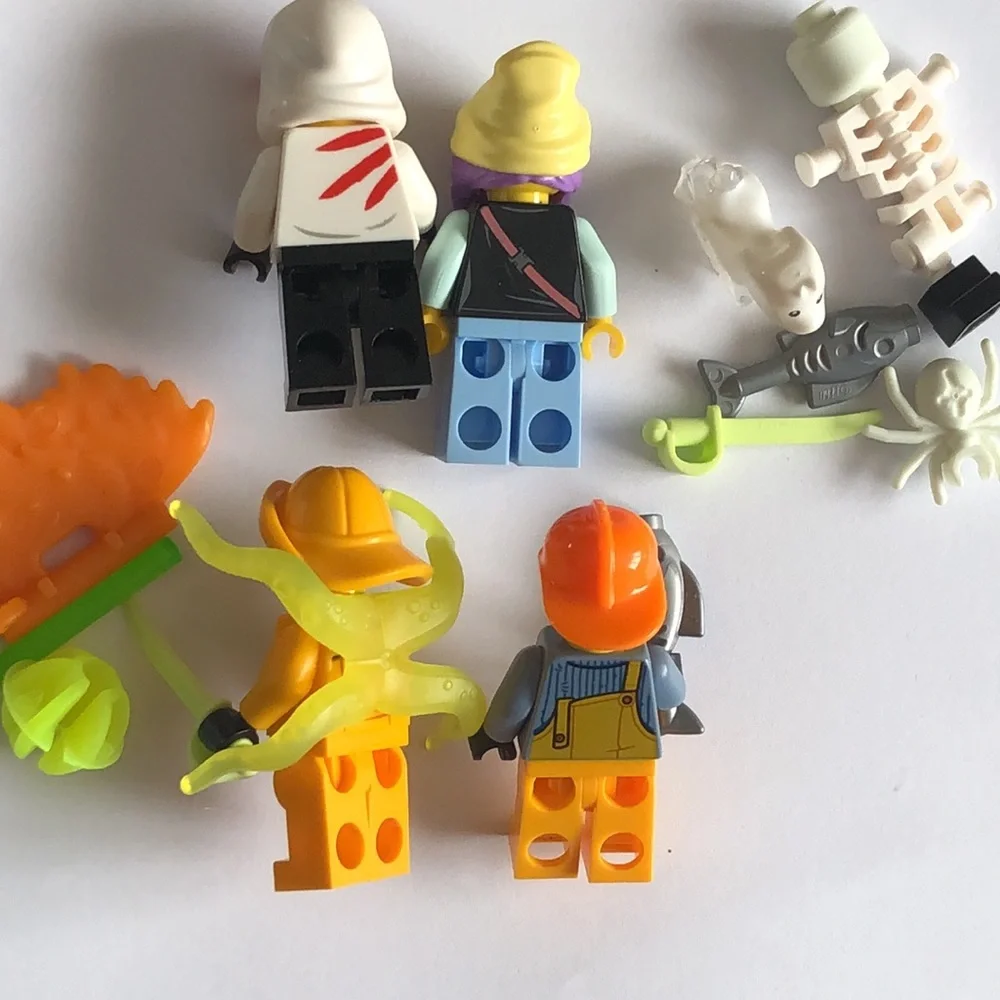 LEGO HIDDEN Side Minifigures LEGO Captain Jonas Jonas Jr Parker L Jackson